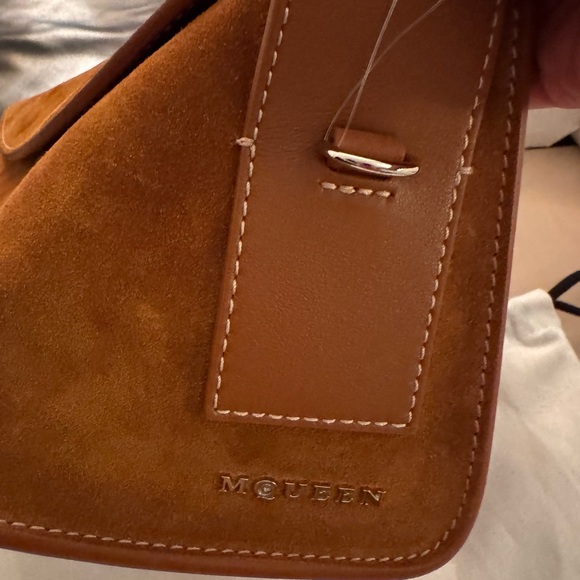 Alexander MQueen T-Bar Sling Bag in Tan suede - Picture 5 of 15
